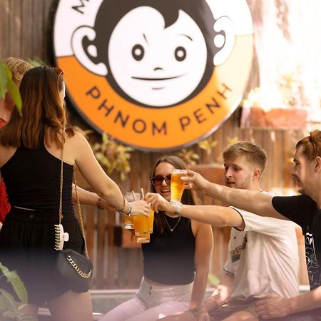Mad Monkey Hostel Пномпень Екстер'єр фото